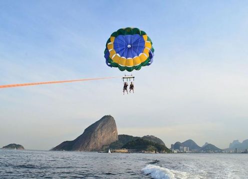 Parasailing en Río de Janeiro. Ro de Janeiro, BRASIL