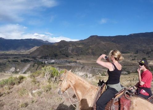 Tour de una noche: Cañón del Colca, que incluye montar a caballo desde Arequipa. Arequipa, PERU
