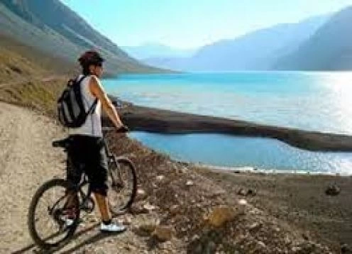 LOS ANDES EN MOUNTAIN BIKE. EMBALSE DEL YESO. Santiago, CHILE